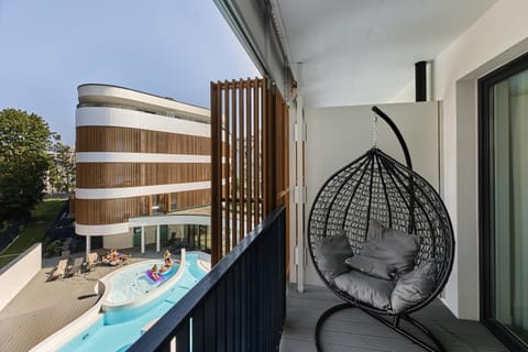 Day, View (from property/room), Balcony/Terrace, Pool view, Swimming pool, sunbed