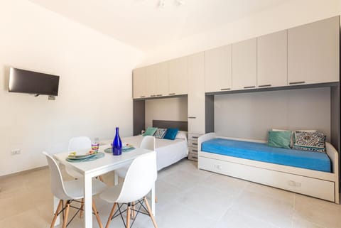 Bed, TV and multimedia, Living room, Dining area, Bedroom