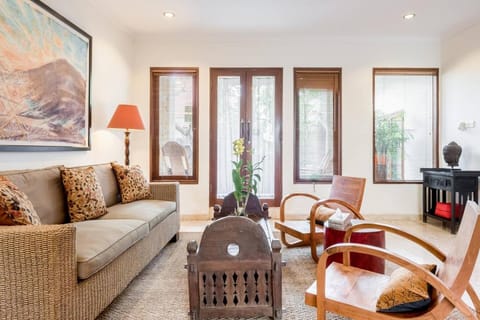 Living room, Seating area