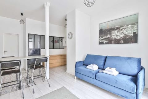 Property building, Facade/entrance, Living room, Dining area