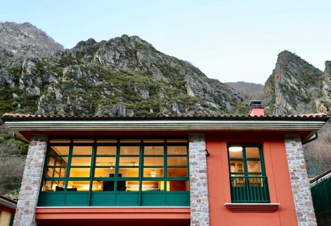 Facade/entrance, Off site