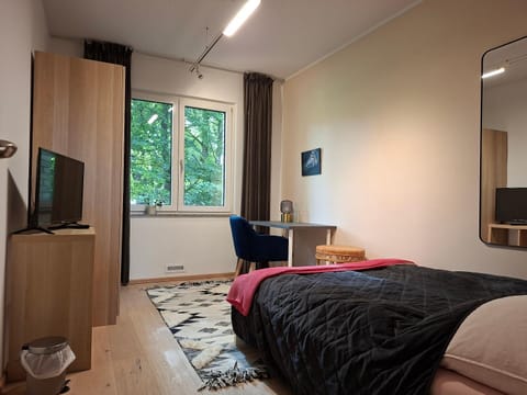 Photo of the whole room, Bedroom, wardrobe