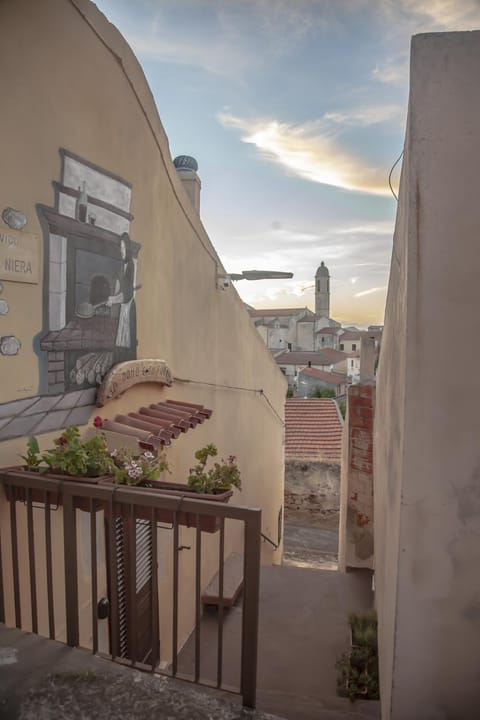 Property building, Bird's eye view, View (from property/room), City view