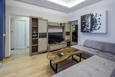 TV and multimedia, Living room, Seating area, wardrobe