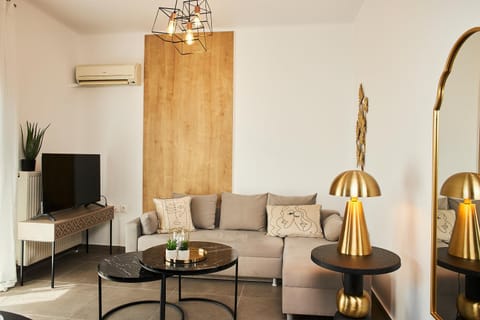 TV and multimedia, Living room, Seating area, Evening entertainment