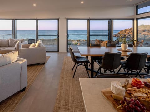 Natural landscape, View (from property/room), Kitchen or kitchenette, Living room, Dining area, Sea view, Sea view, kitchen