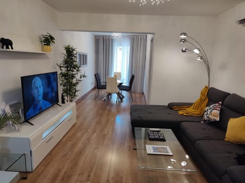 TV and multimedia, Living room, Dining area