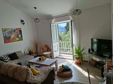 Communal lounge/ TV room, TV and multimedia, Living room, Seating area, Evening entertainment