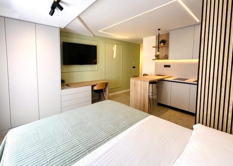 Photo of the whole room, Bedroom