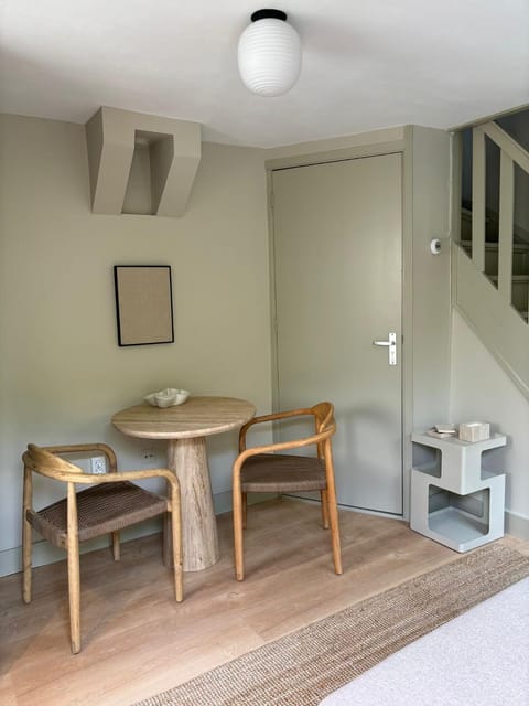 Property building, Living room, Seating area, Dining area, internet