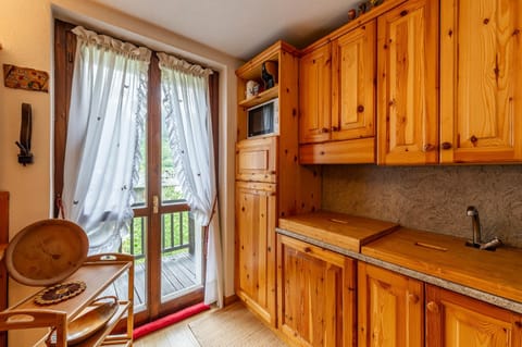 MAISON CLAUDE - Relax e verde in un'oasi di pace - COUR 0247 Apartment in Courmayeur