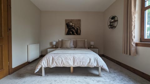 Photo of the whole room, Bedroom, towels