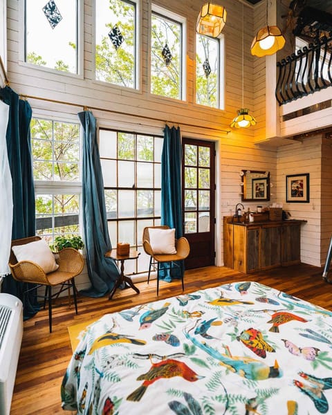 Treetop Hideaways: Dogwood Treehouse in Chattanooga Chalet in Ruby Falls