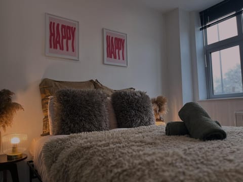 Groovy Central King Suite - Free Gym Apartment in Leicester