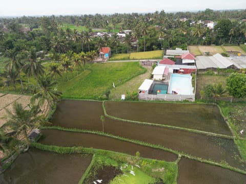 Property building, Restaurant/places to eat, Neighbourhood, Swimming pool
