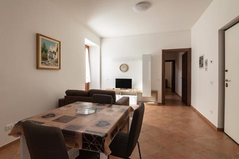 TV and multimedia, Living room, Seating area, Dining area, Evening entertainment