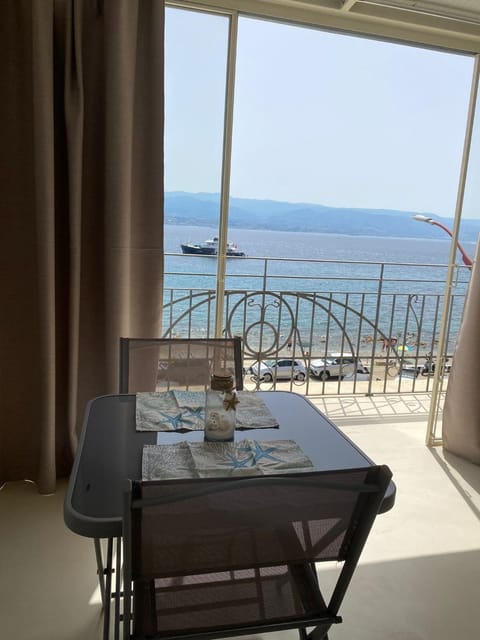 Patio, Day, Natural landscape, View (from property/room), Dining area, Sea view