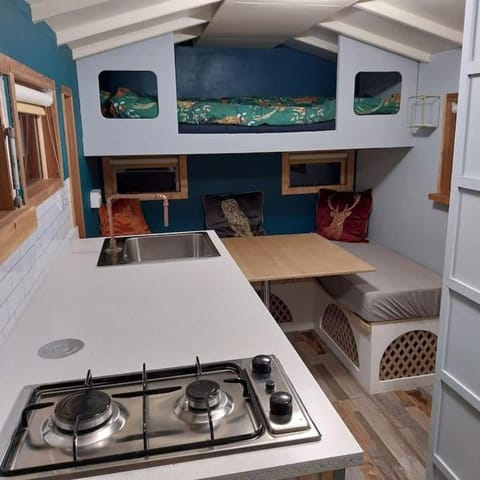 Kitchen or kitchenette, Seating area, Dining area, Bedroom