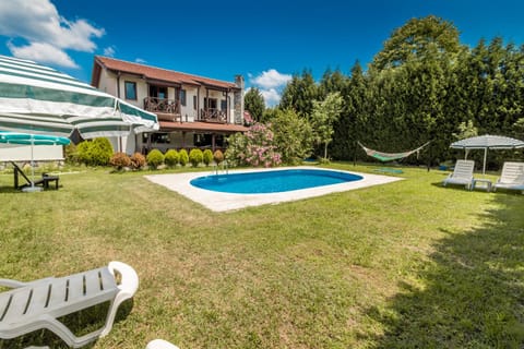 Property building, Garden, Swimming pool, Swimming pool