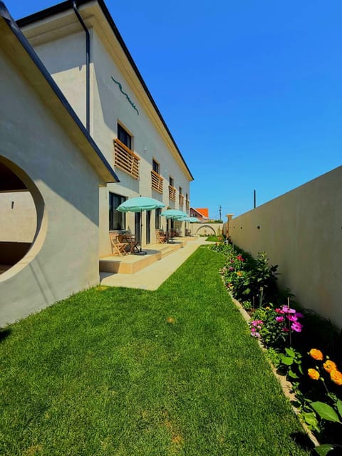 Property building, Day, Garden, Garden view