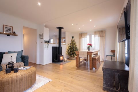 Secluded Sanctuary On The River House in Christchurch