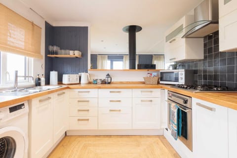 Secluded Sanctuary On The River House in Christchurch