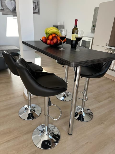 Living room, Food and drinks