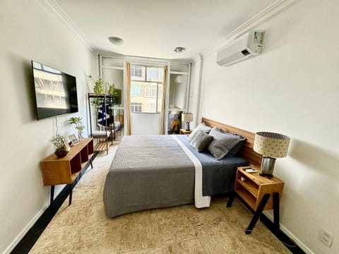 Bed, TV and multimedia, Photo of the whole room, Bedroom, air conditioner