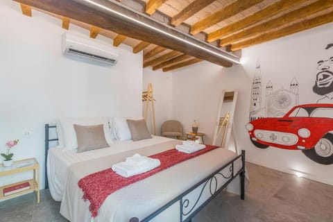 Bed, Photo of the whole room, Bedroom, towels, air conditioner