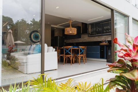 Patio, Facade/entrance, Day, Dining area