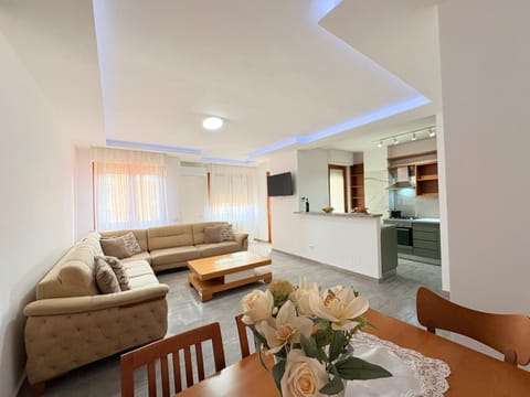 TV and multimedia, Living room, Seating area, Dining area, internet