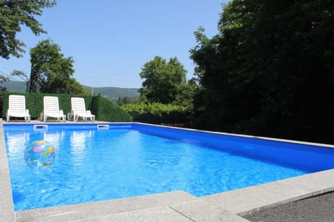 Day, Natural landscape, Pool view, Swimming pool, sunbed