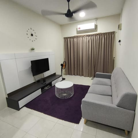 Communal lounge/ TV room, TV and multimedia, Living room, Seating area, air conditioner
