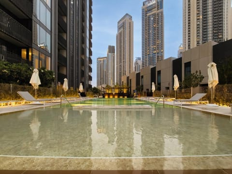 Property building, Day, Swimming pool, Location