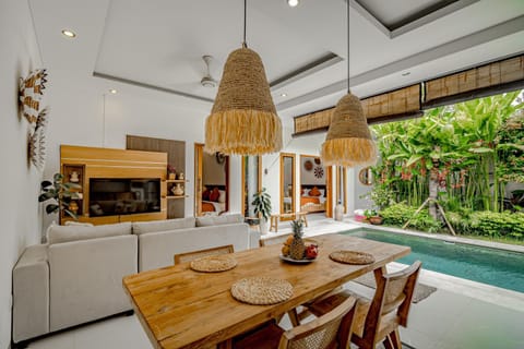 Living room, Seating area, Dining area, Swimming pool