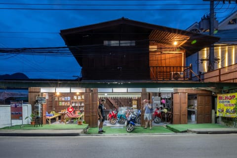 Facade/entrance