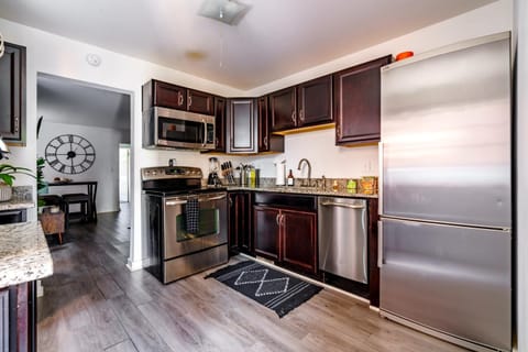 Kitchen or kitchenette, dishwasher, minibar, oven, pet friendly, stove