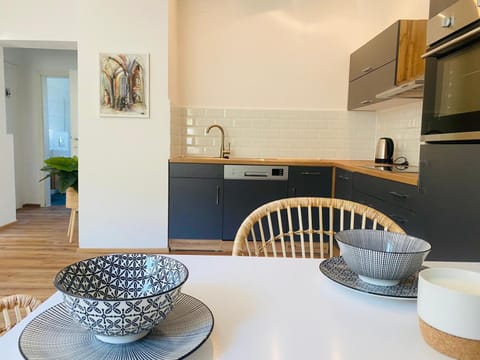 Kitchen or kitchenette, Dining area, pet friendly, stove