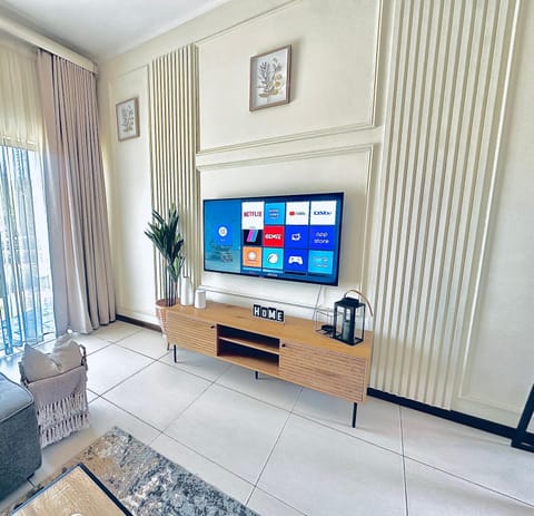 Communal lounge/ TV room, TV and multimedia, Living room, Seating area, Evening entertainment