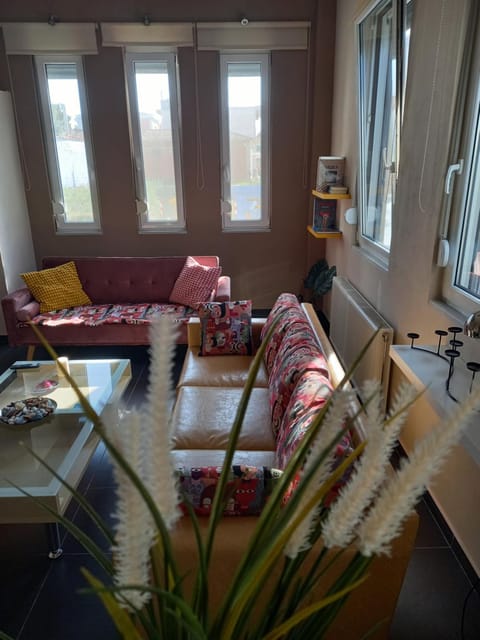 Living room, Photo of the whole room, Seating area