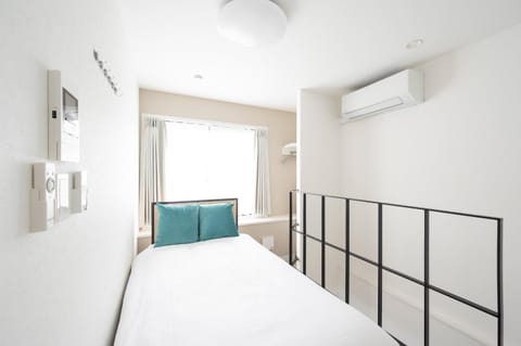 Bedroom, air conditioner