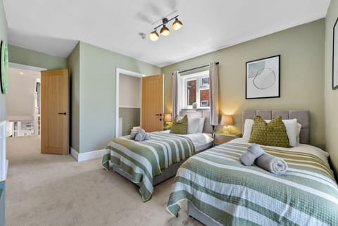 Bed, Photo of the whole room, Decorative detail, Bedroom, towels