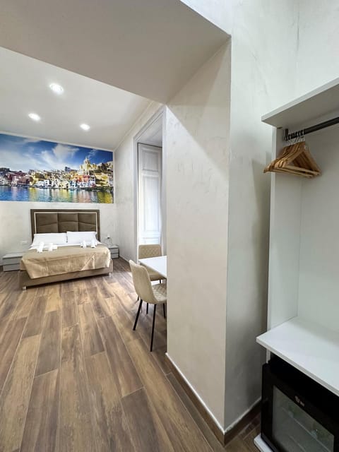 Bed, Photo of the whole room, Bedroom, minibar, wardrobe