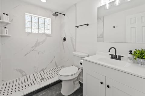 Sunny Palmetto Oasis - 4BR Home With Private Pool House in Palmetto