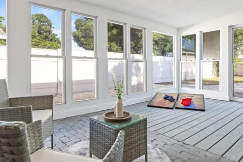 Sunny Palmetto Oasis - 4BR Home With Private Pool House in Palmetto