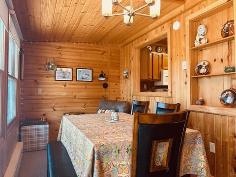 Little Loch home House in Newbury Township