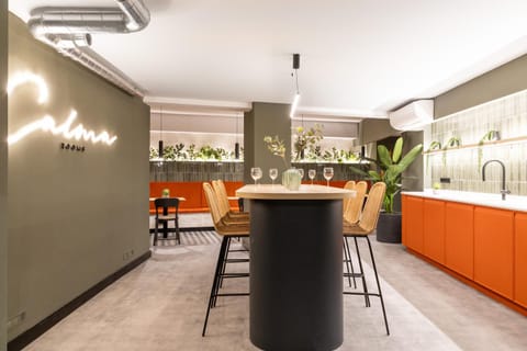 Dining area, Area and facilities