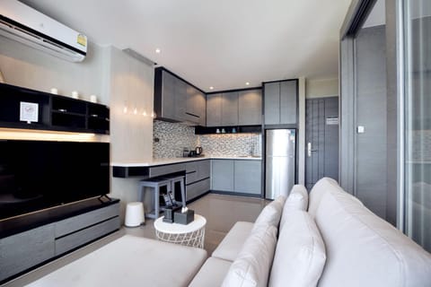Kitchen or kitchenette, Living room, Seating area, Dining area