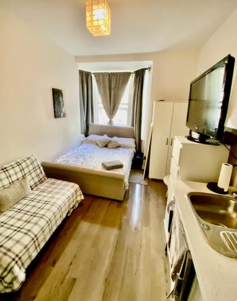 Bed, Kitchen or kitchenette, Seating area