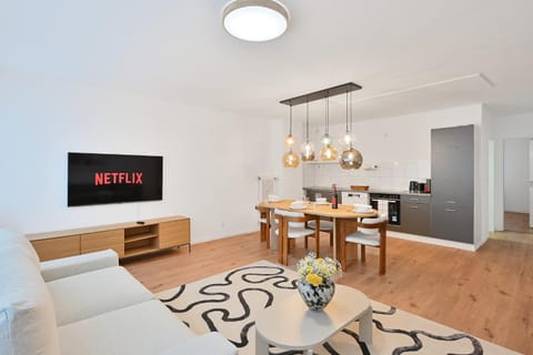 TV and multimedia, Kitchen or kitchenette, Living room, Seating area, Dining area